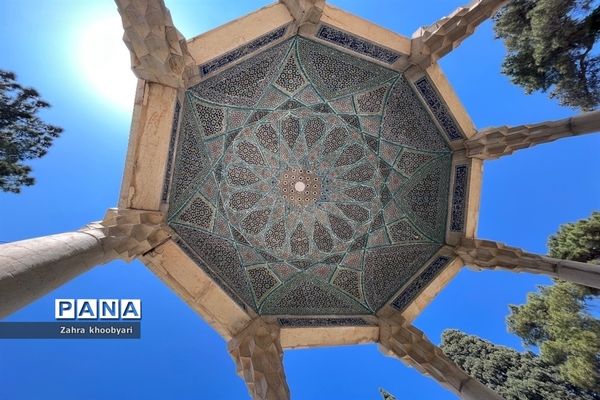 آرامگاه حافظ و سعدی در شیراز
