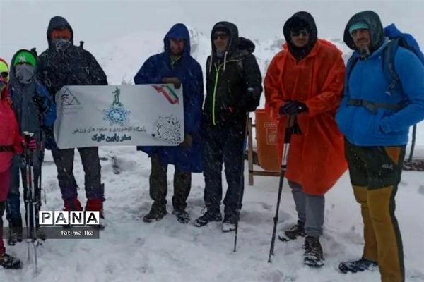 اولین صعود سال ۱۴۰۲ ( طرح سیمرغ) باشگاه کوهنوردی سفر رابین تلوک شهرستان فیروزکوه به قله تفتان
