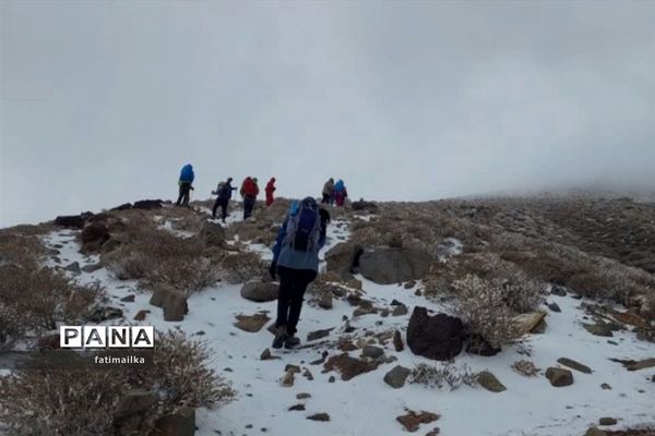 اولین صعود سال ۱۴۰۲ ( طرح سیمرغ) باشگاه کوهنوردی سفر رابین تلوک شهرستان فیروزکوه به قله تفتان
