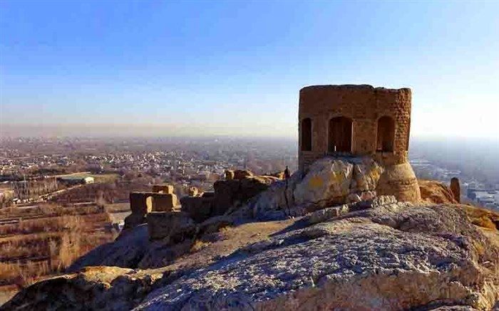 کوه آتشگاه یکی  از بناهای تاریخی شهر اصفهان / فیلم