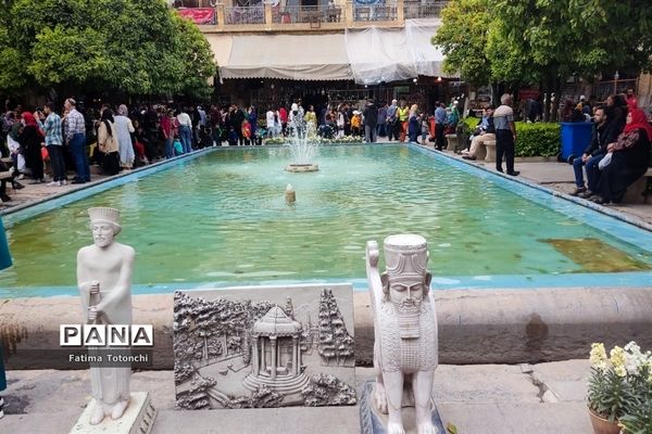 حال و هوای بهاری در بازار وکیل شیراز