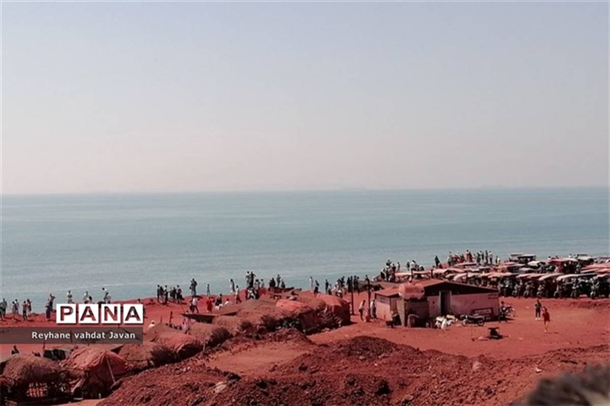 ساحل سرخ از عجایب جزیره هرمز، به روایت خبرنگار دانش‌آموز پانا
