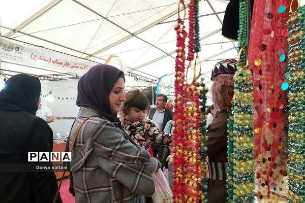 برگزاری غرفه‌ بهاری در شهر بیستون استان کرمانشاه