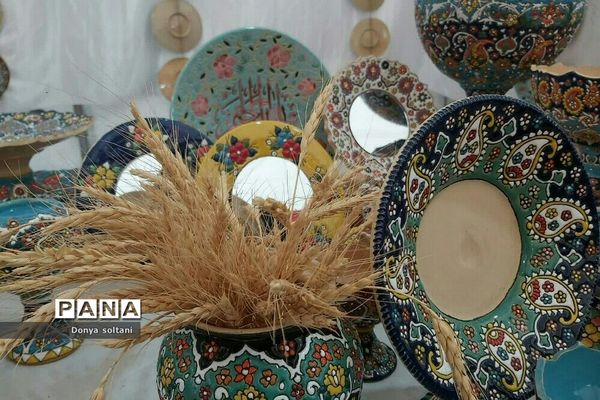 برگزاری غرفه‌ بهاری در شهر بیستون استان کرمانشاه