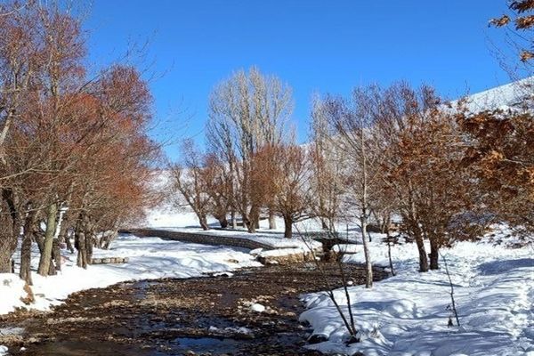 چشمه ماری جاذبه‌ای دیدنی  در شهرستان بویین و میاندشت