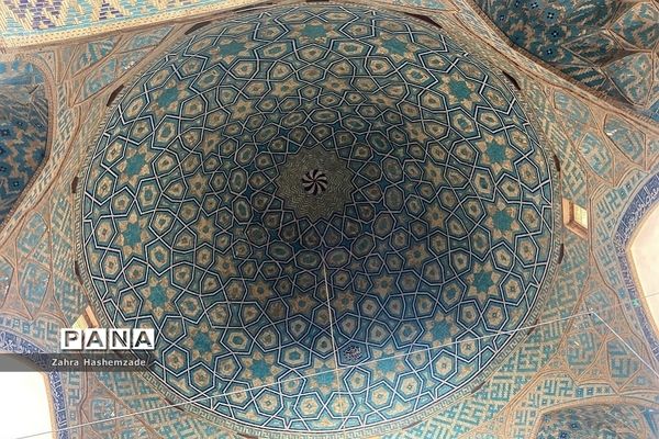 باغ دولت‌آباد، میدان امیر چخماق و هنرهای دستی شهر زیبای ایران