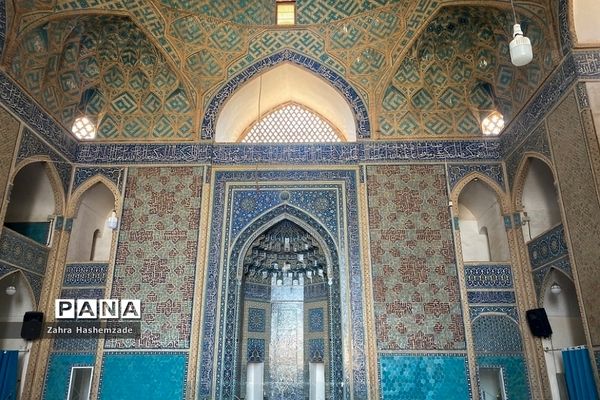 باغ دولت‌آباد، میدان امیر چخماق و هنرهای دستی شهر زیبای ایران