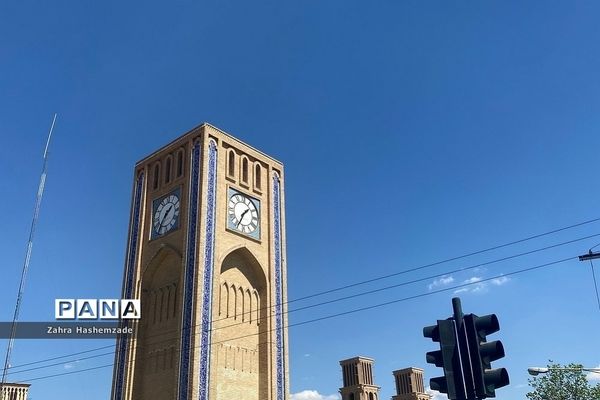 باغ دولت‌آباد، میدان امیر چخماق و هنرهای دستی شهر زیبای ایران