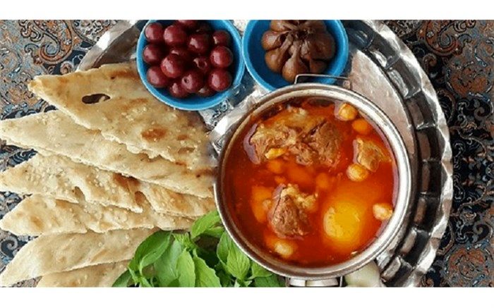 از آبگوشت سنتی «قُنَبید» تا لباس های محلی و فرش قم