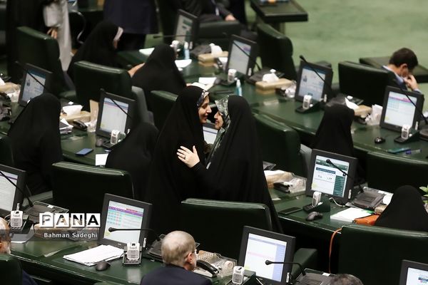 اولین جلسه صحن علنی مجلس در سال 1402