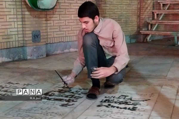ترمیم و رنگ آمیزی مزار شهدا با حضور اعضای سازمان دانش‌آموزی قم
