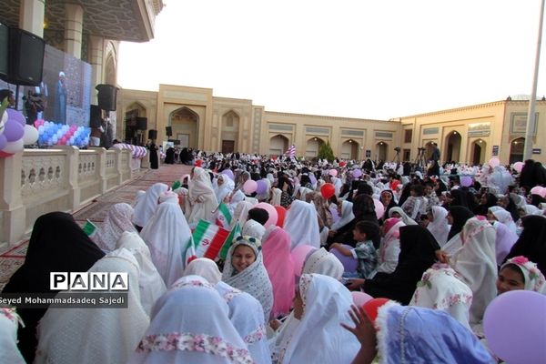 حال و هوای دانش آموزان دختر 9 ساله شیرازی در جشن چندهزار نفره روزه اولی ها