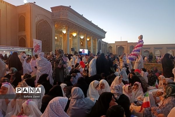 جشن روزه اولی ها با حضور بیش از چهار هزار دختر شیرازی در حرم مطهر حضرت شاهچراغ (ع)