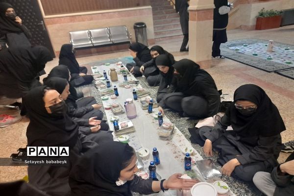 ضیافت افطاری در دبیرستان دخترانه فرهنگ ۱۳