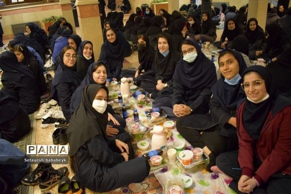 ضیافت افطاری در دبیرستان دخترانه فرهنگ ۱۳