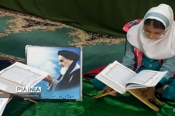 برگزاری محفل انس با قرآن ویژه‌ دانش‌‌آموزان در مسجد جامع شهرستان فیروزکوه