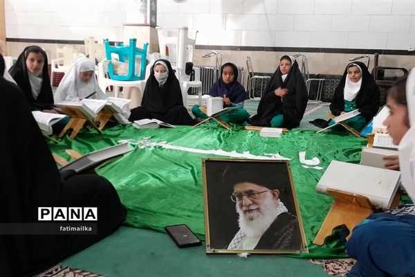 برگزاری محفل انس با قرآن ویژه‌ دانش‌‌آموزان در مسجد جامع شهرستان فیروزکوه