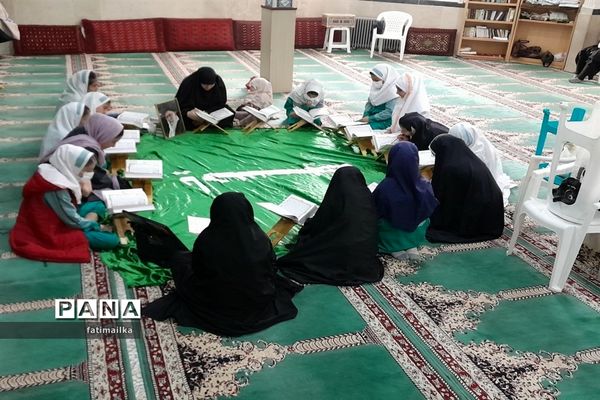 برگزاری محفل انس با قرآن ویژه‌ دانش‌‌آموزان در مسجد جامع شهرستان فیروزکوه