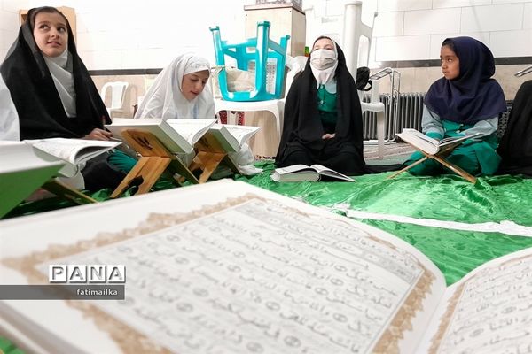 برگزاری محفل انس با قرآن ویژه‌ دانش‌‌آموزان در مسجد جامع شهرستان فیروزکوه