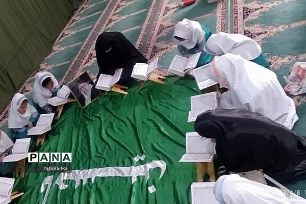 برگزاری محفل انس با قرآن ویژه‌ دانش‌‌آموزان در مسجد جامع شهرستان فیروزکوه