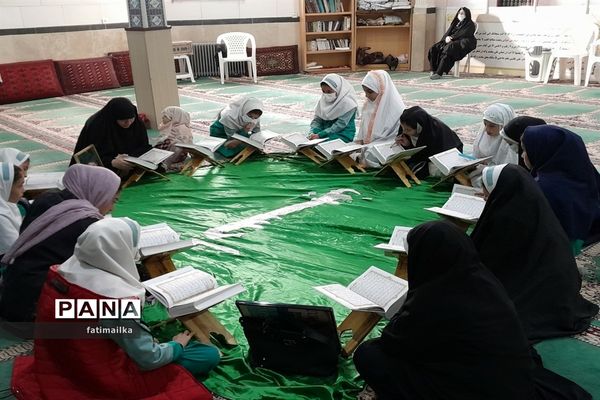 برگزاری محفل انس با قرآن ویژه‌ دانش‌‌آموزان در مسجد جامع شهرستان فیروزکوه