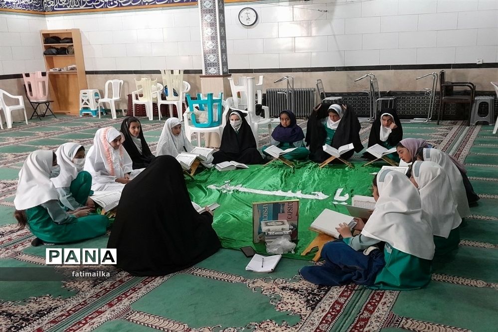 برگزاری محفل انس با قرآن ویژه‌ دانش‌‌آموزان در مسجد جامع شهرستان فیروزکوه