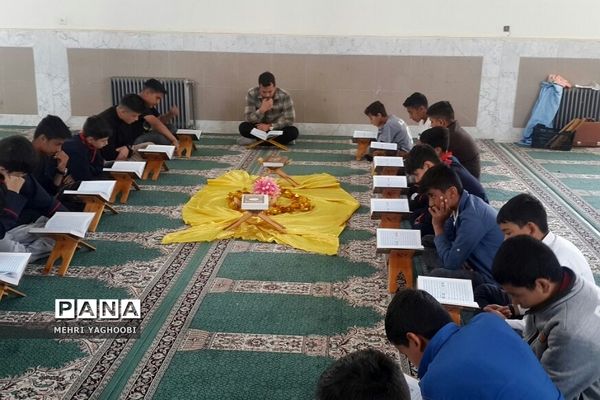 محفل انس با قرآن در دبستان شریف فشافویه