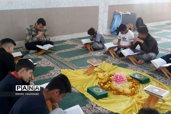 محفل انس با قرآن در دبستان شریف فشافویه