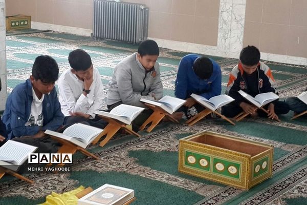 محفل انس با قرآن در دبستان شریف فشافویه