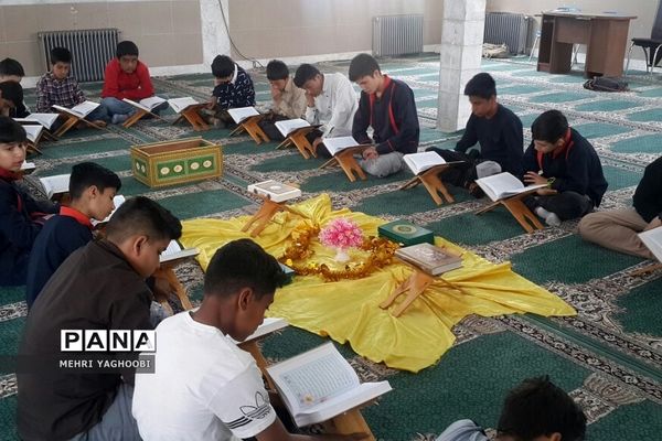 محفل انس با قرآن در دبستان شریف فشافویه