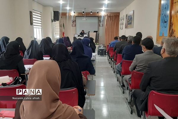 برگزاری جلسه هم‌اندیشی و کارگاهی سلامت اداری ویژه  مدیران مدارس در رودهن