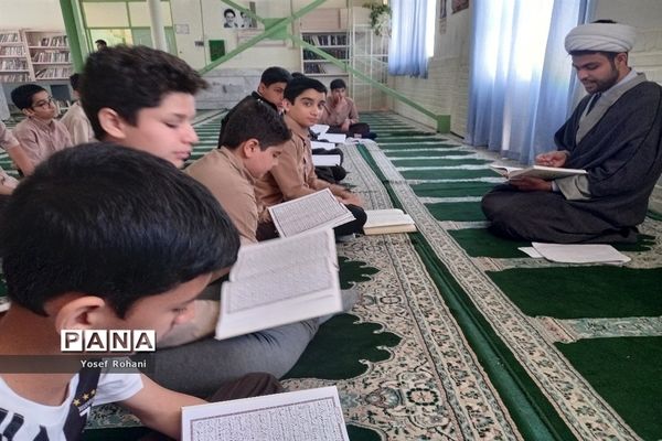 محفل انس با قرآن در مدرسه فرهنگ پسرانه کاشمر