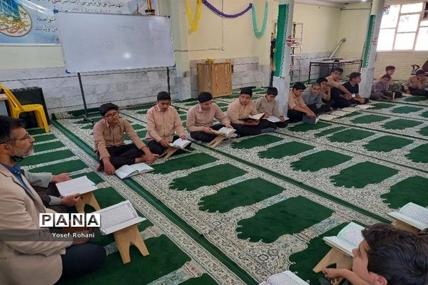 محفل انس با قرآن در مدرسه فرهنگ پسرانه کاشمر