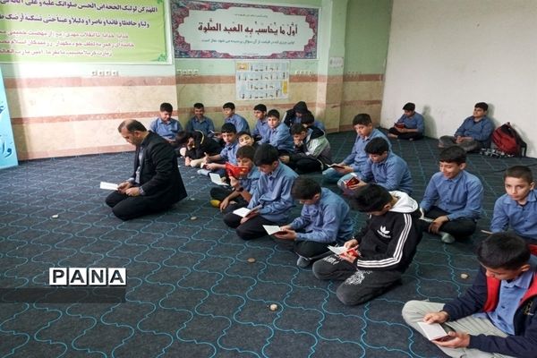 مراسم محفل انس با قرآن و افطاری در مدارس صفادشت
