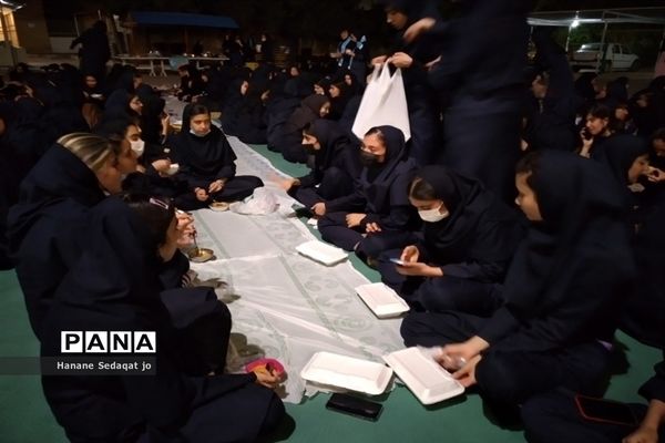 ضیافت افطاری در دبیرستان دخترانه فرزانگان ناحیه 3  شیراز