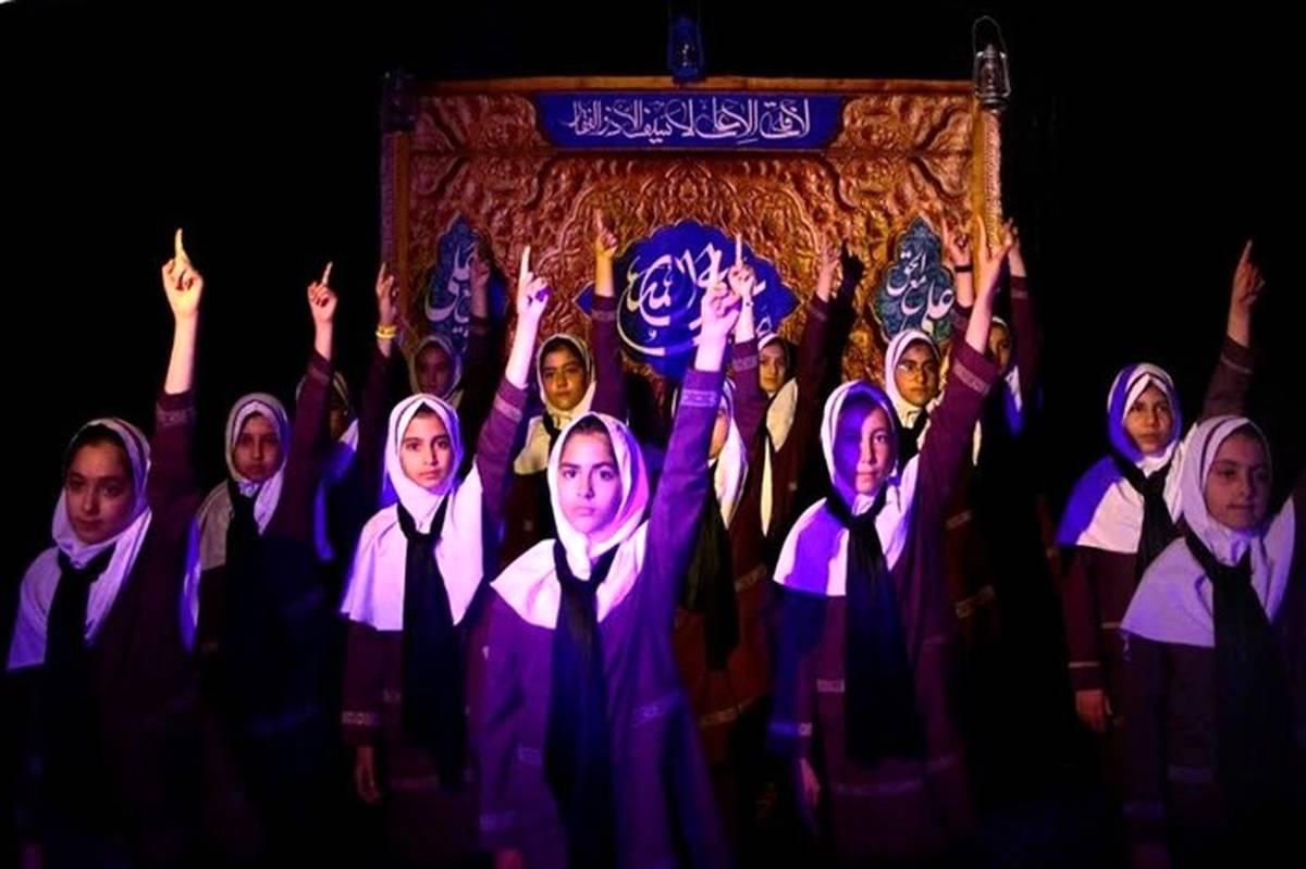 اجرای سرود زیبای قدر علی(ع) توسط دانش‌آموزان دبستان حضرت زهرا(س)۲ رودهن/فیلم