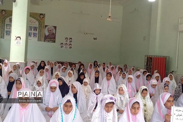 اقامه نماز جماعت دانش‌آموزان دختر دبستانی در مدارس ناحیه 3 شیراز