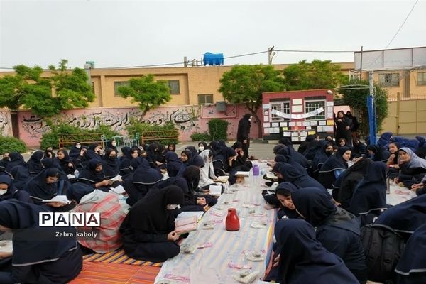 مراسم افطاردانش‌آموزی به مناسبت لیالی قدردرآموزشگاه اسدیان اسلامشهر