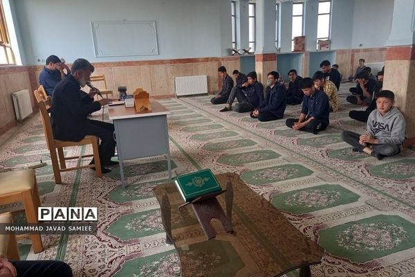 برگزاری نماز جماعت و سوگواری شهادت حضرت علی (ع) در دبیرستان پیامبر اعظم فشافویه