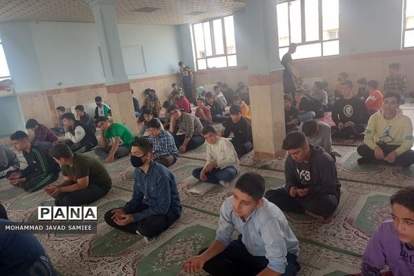 برگزاری نماز جماعت و سوگواری شهادت حضرت علی (ع) در دبیرستان پیامبر اعظم فشافویه