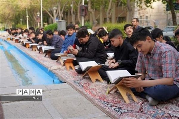 محفل انس با قرآن دانش آموزی ناحیه ۲ شهر اصفهان