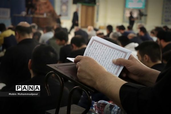 احیای شب بیست و یکم ماه رمضان در مصلی تبریز
