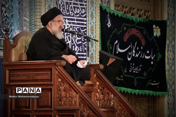 احیای شب بیست و یکم ماه رمضان در مصلی تبریز