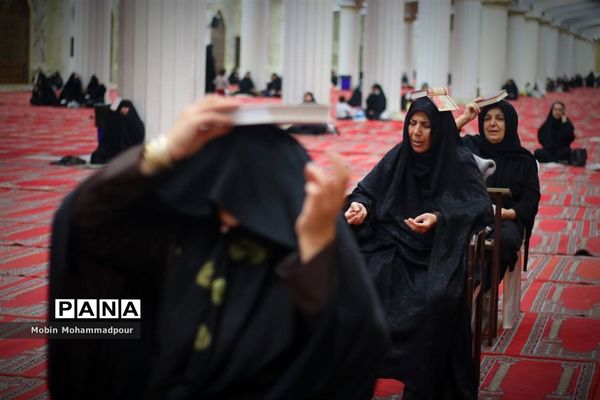 احیای شب بیست و یکم ماه رمضان در مصلی تبریز