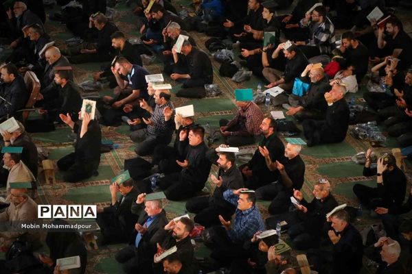 احیای شب بیست و یکم ماه رمضان در مصلی تبریز