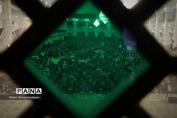 احیای شب بیست و یکم ماه رمضان در مصلی تبریز