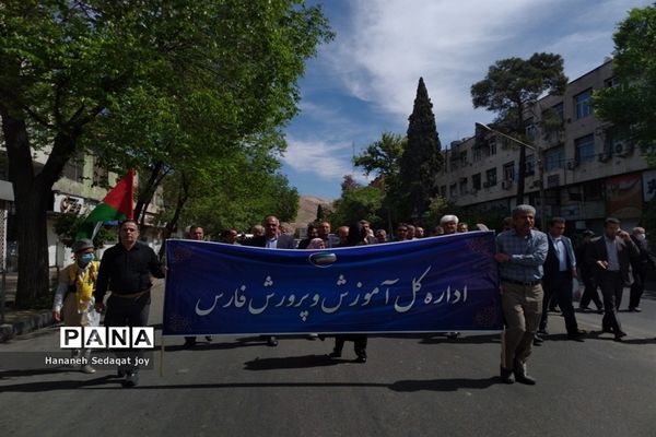 حضور پررنگ دانش‌آموزان و فرهنگیان شیراز در راهپیمایی روز قدس