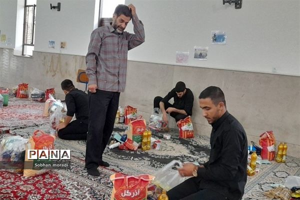اهدای ۱۱٠ بسته ارزاق به خانواده‌های نیازمند در قرچک