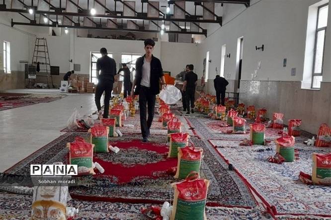 اهدای ۱۱٠ بسته ارزاق به خانوادههای نیازمند در قرچک