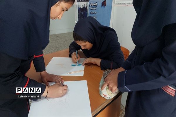 برگزاری مسابقه نقاشی همگانی با موضوع «زن، پیشرفت، اتحاد» در مدرسه شهید قدرت بیگلو ملارد